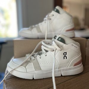 The Roger OnCloud Mid Sneaker